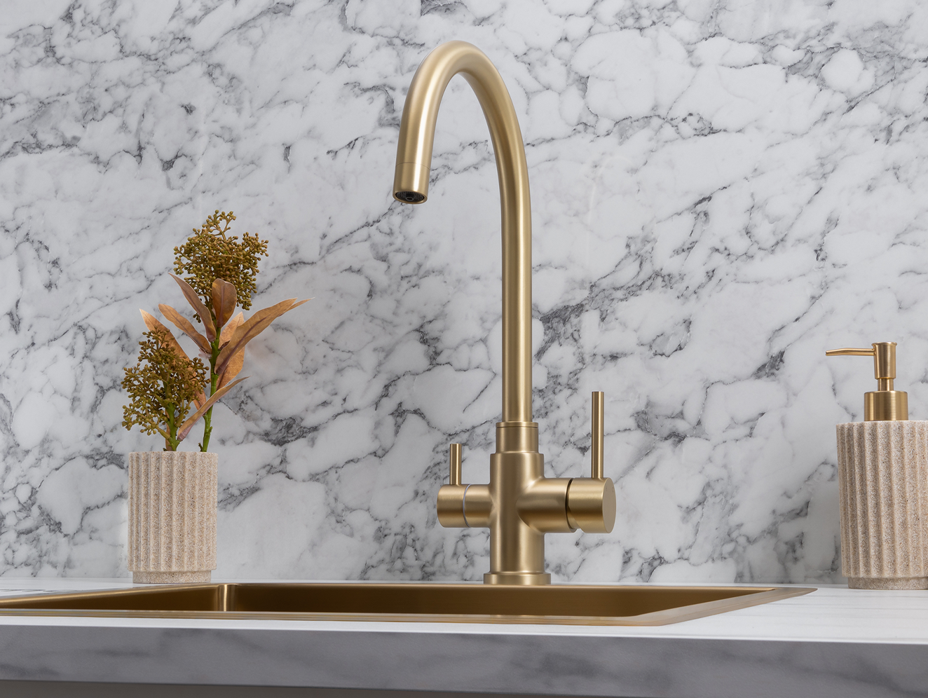 Penny-Sink-Fleta-Mixer-Brushed-brass-Gold