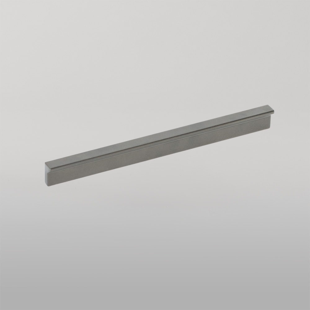 Momo Angle Pull Handle 128mm Metallic Grey