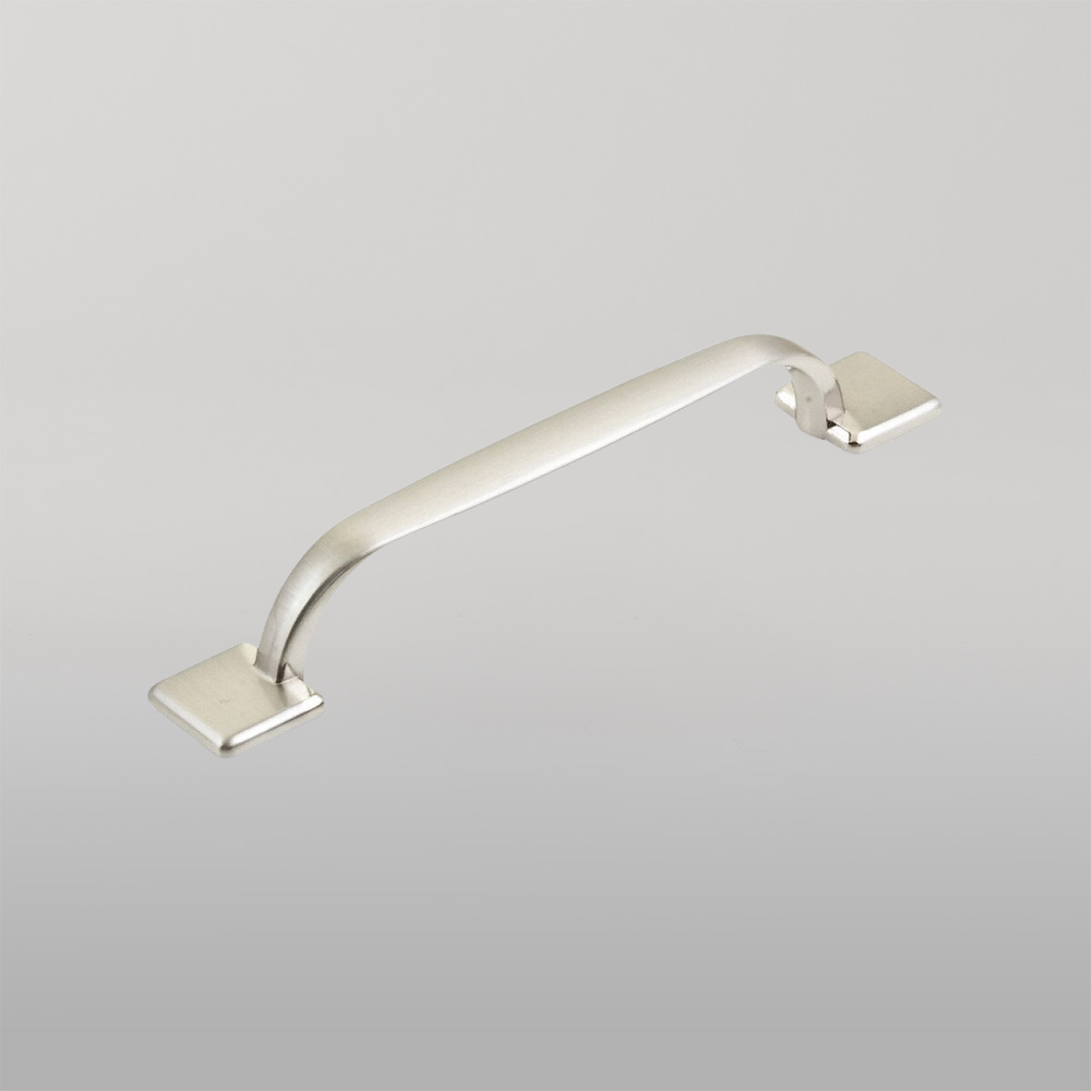 Momo Georgia D Handle 128mm Brushed Nickel