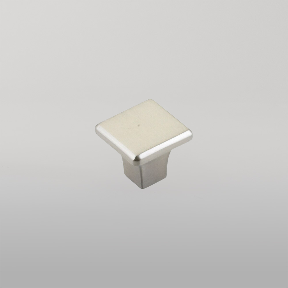 Momo Georgia Square Knob 32mm Brushed Nickel