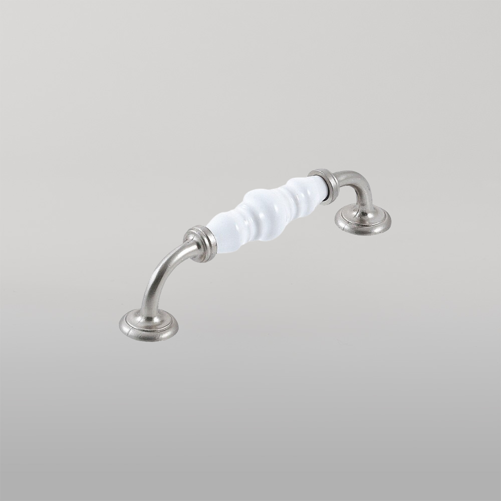 Momo Trianon D Handle 128mm White & Brushed Nickel