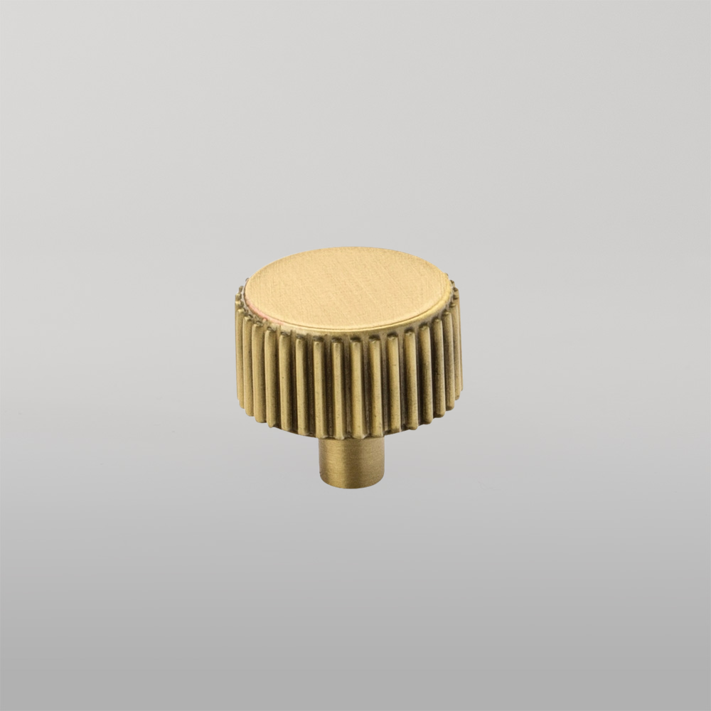 Momo Barrington Knob 32mm Matte Brass