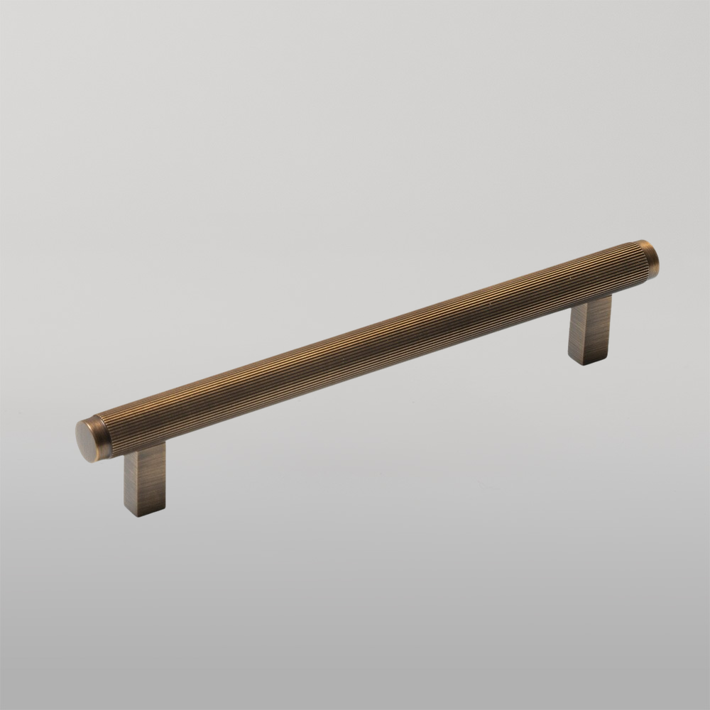 Momo Bellevue Solid Brass Lined Bar Pull 160mm Bronze